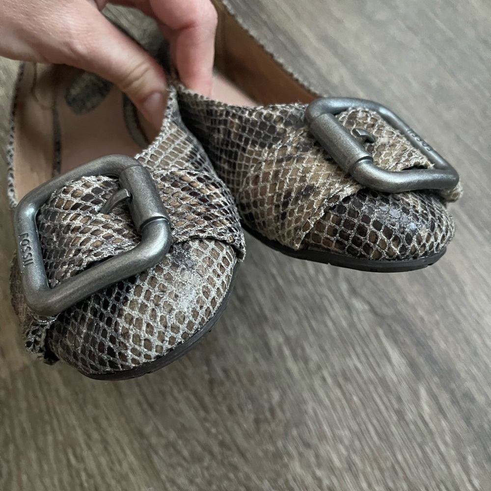 Fossil Women's grey Snakeskin ballet flats - Picture 3 of 8